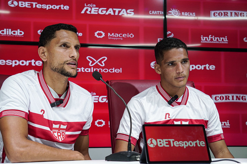 Volante Meritão e atacante Thiaguinho são oficialmente apresentados no CT Ninho do Galo