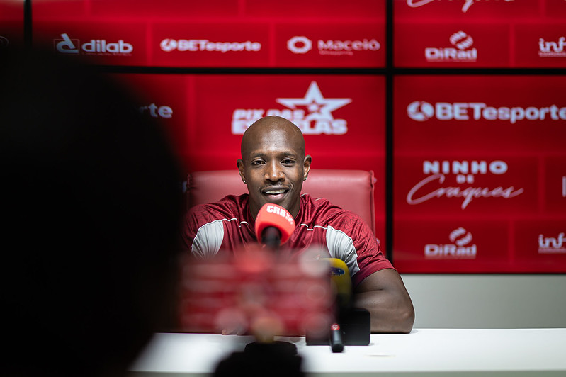 Volante Luiz Fernando participa de entrevista coletiva: “Estou muito feliz aqui no CRB”