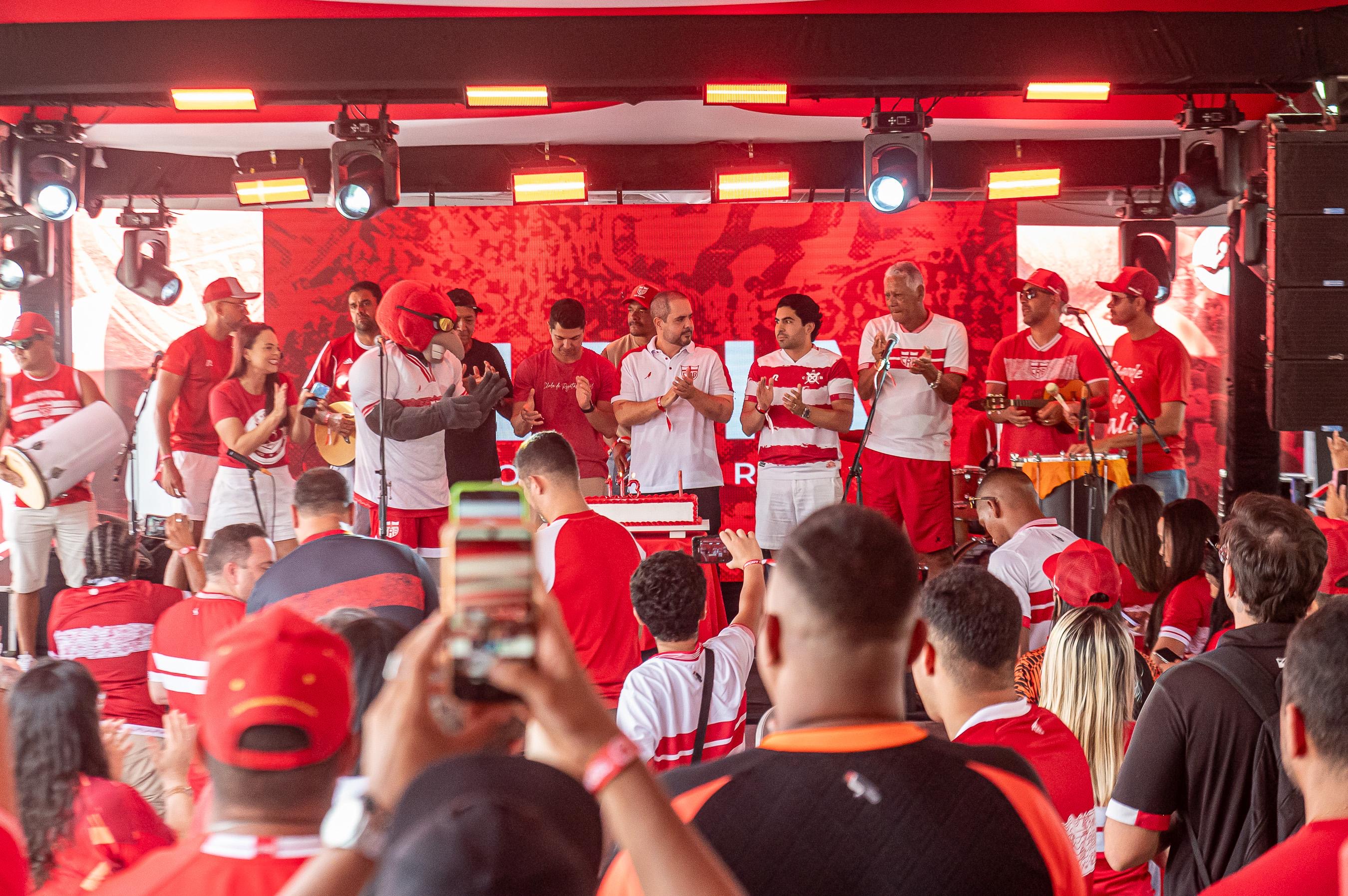 CRB comemora 113 anos com festa no Casarão