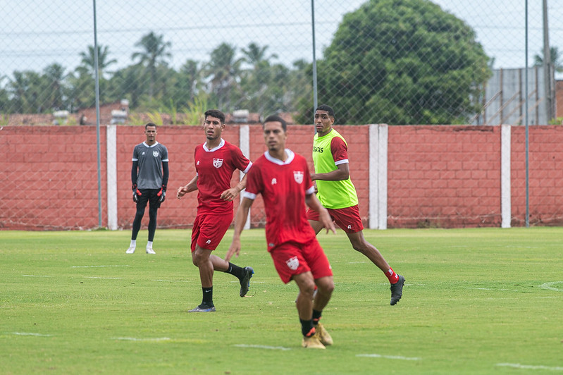 Thiaguinho e Daniel Lima treinam no CT Ninho do Galo em domingo de reapresentação