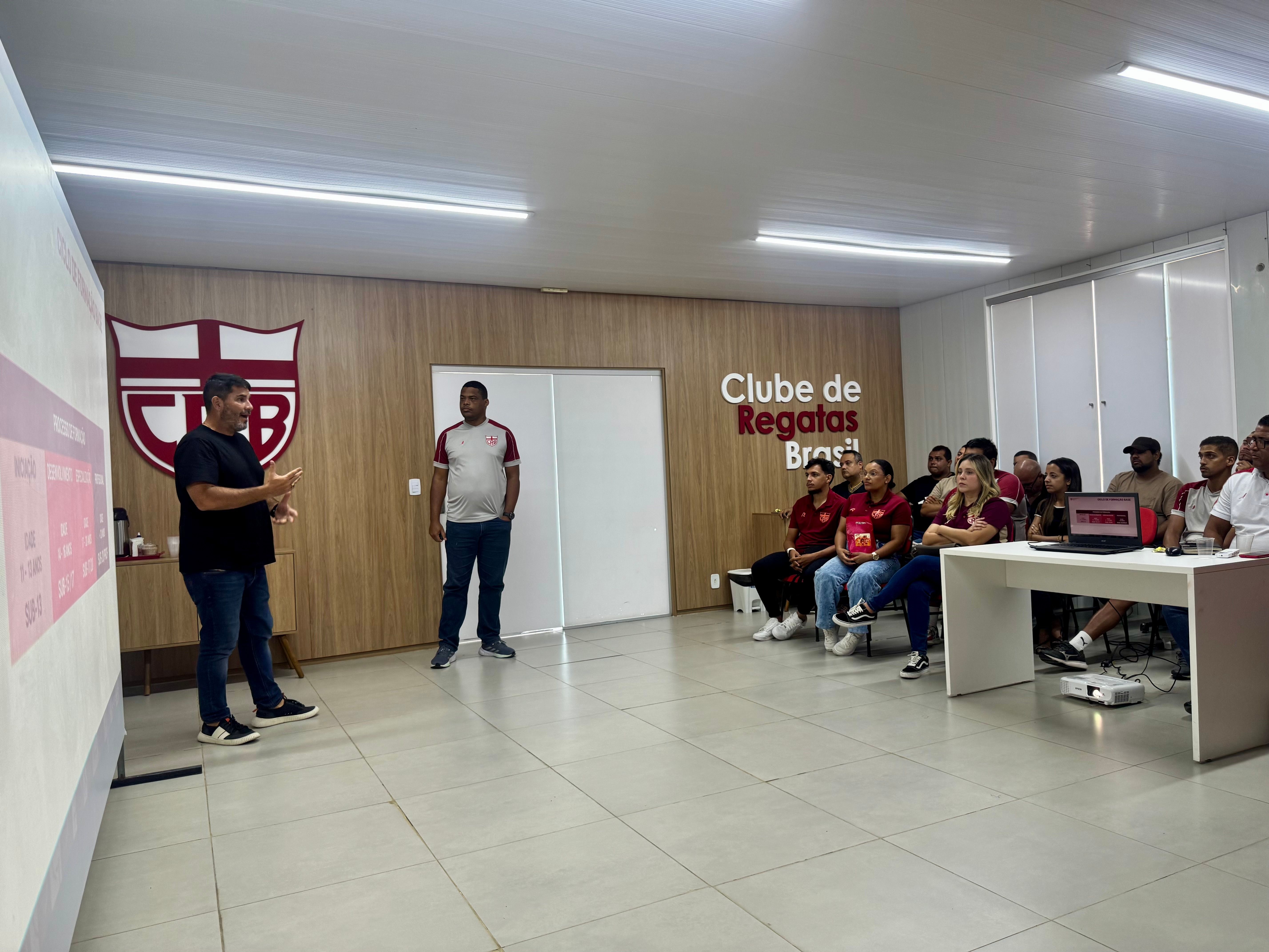CRB realiza reunião de planejamento das categorias de base para a temporada 2026