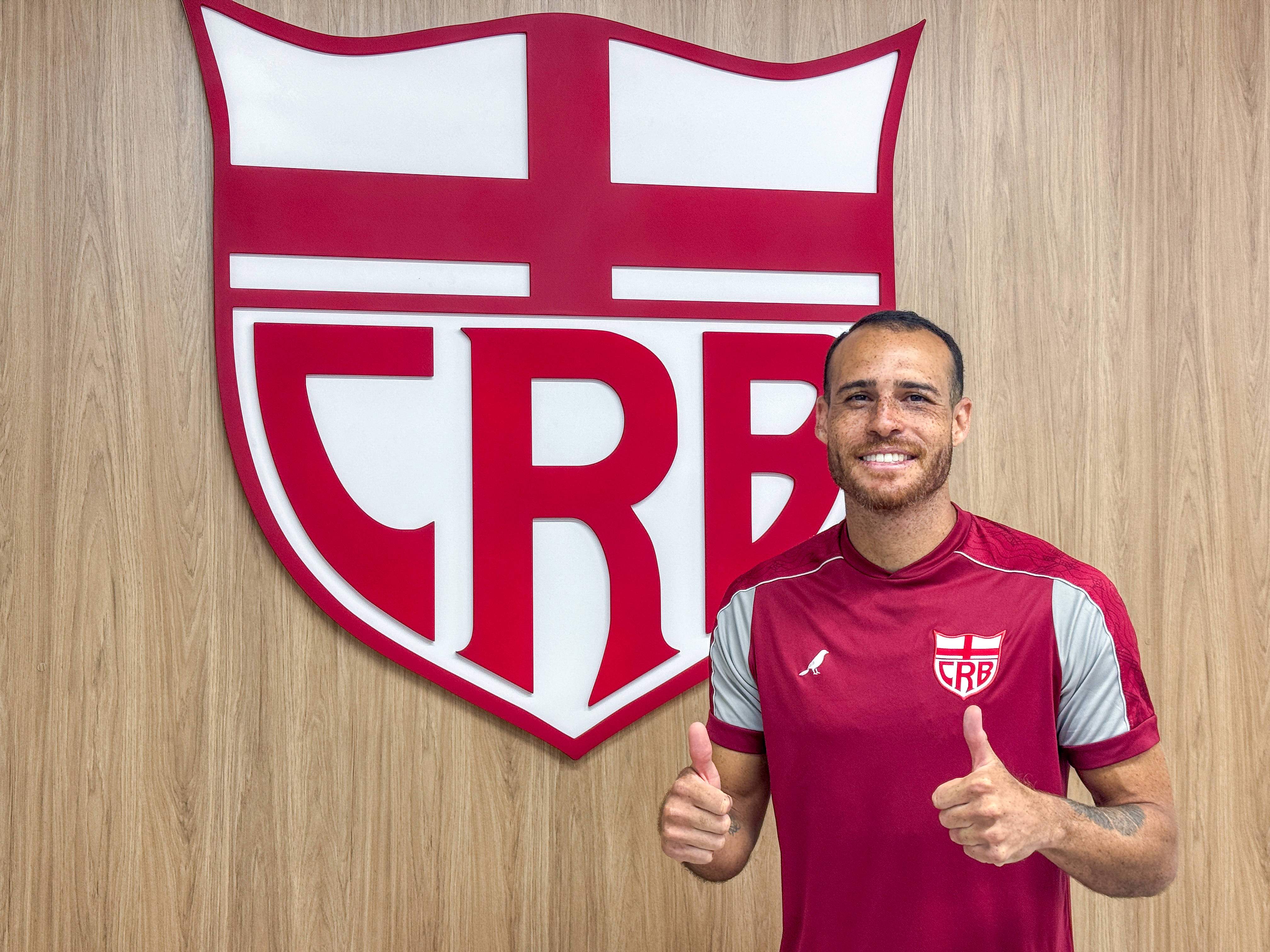 Meio-campista Pedro Castro é oficialmente apresentado pelo CRB