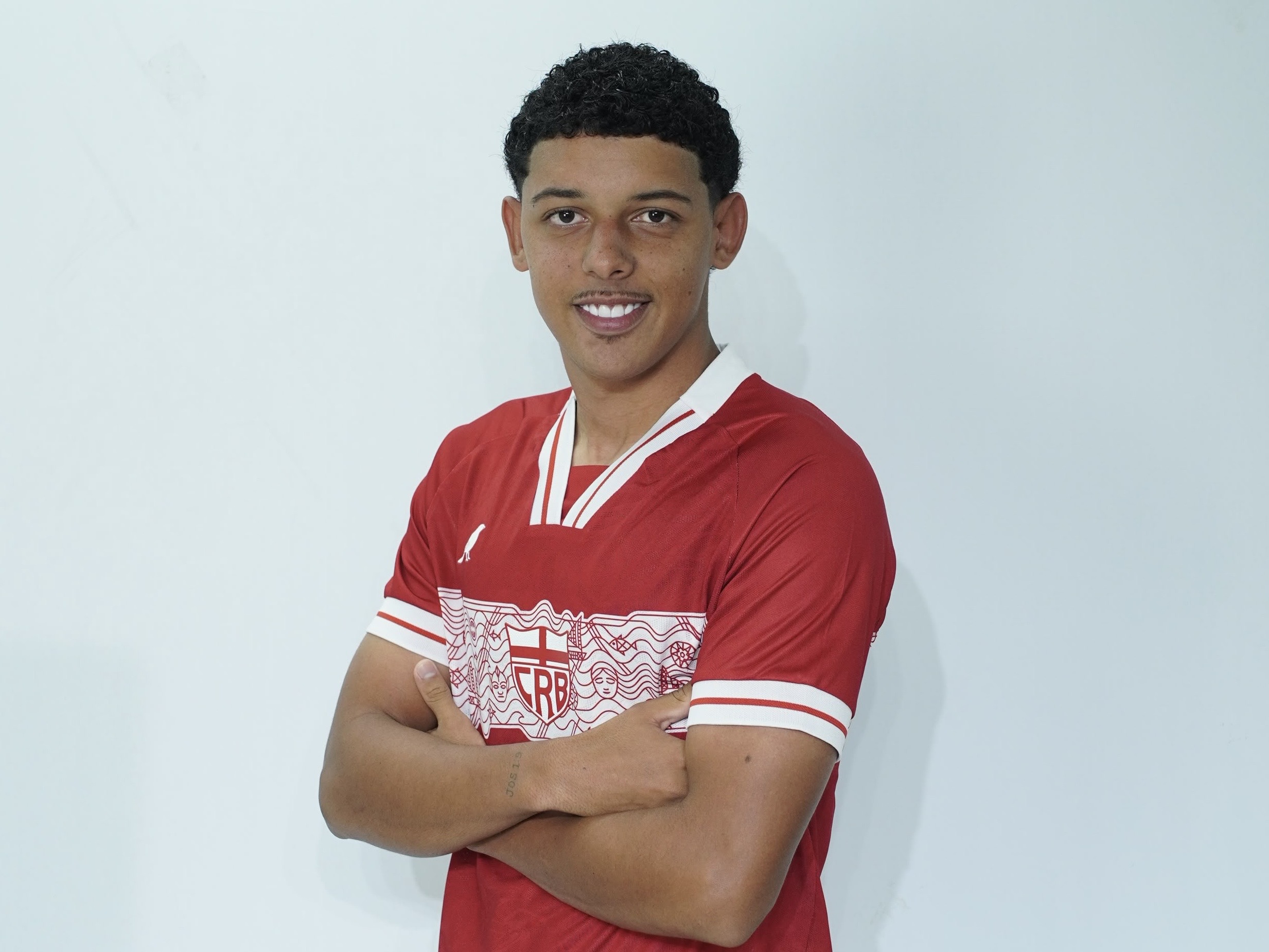 CRB negocia o volante de 19 anos Cauã Carvalho com o Corinthians