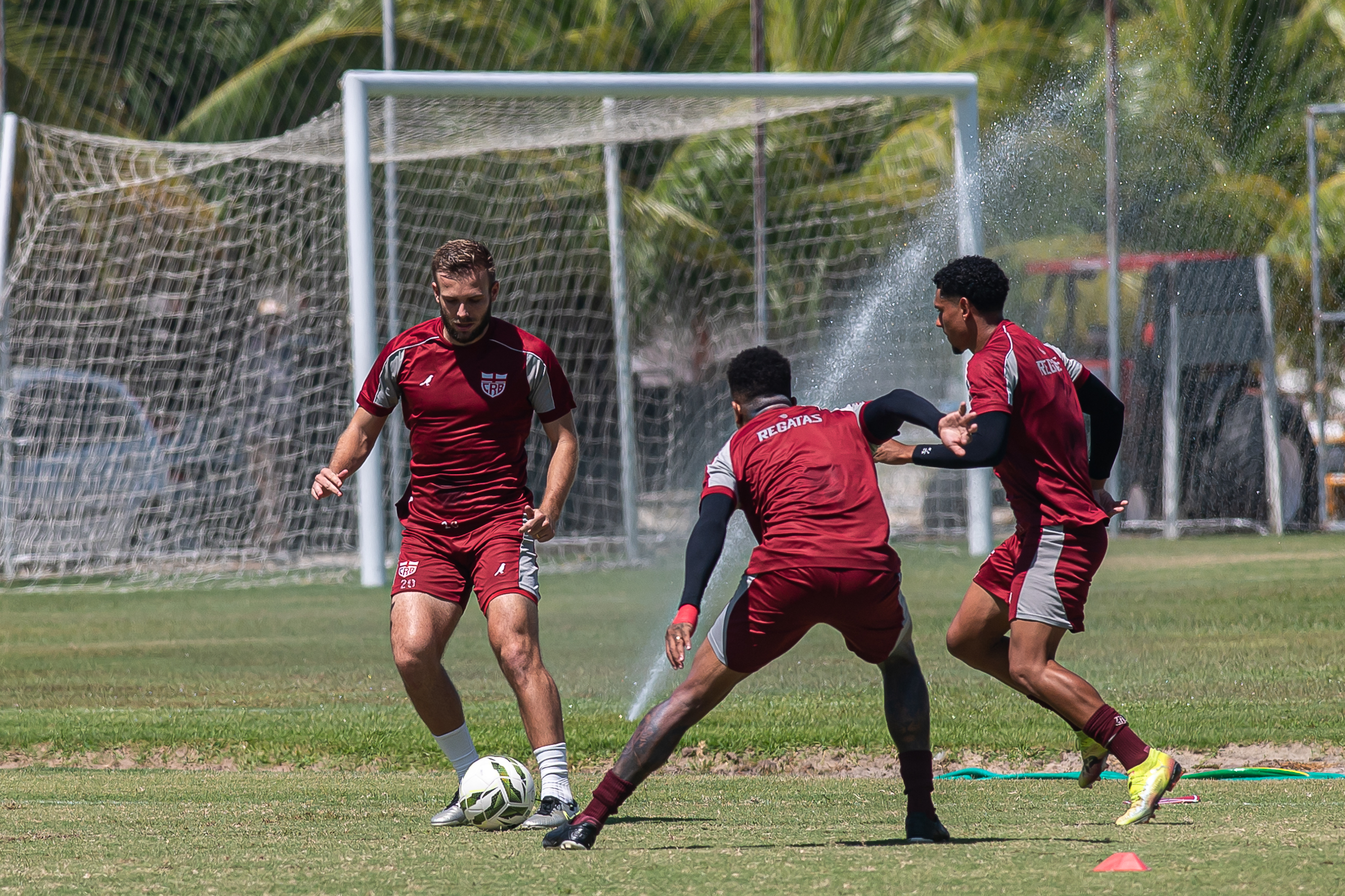 Fábio Alemão retorna aos treinos no CT Ninho do Galo