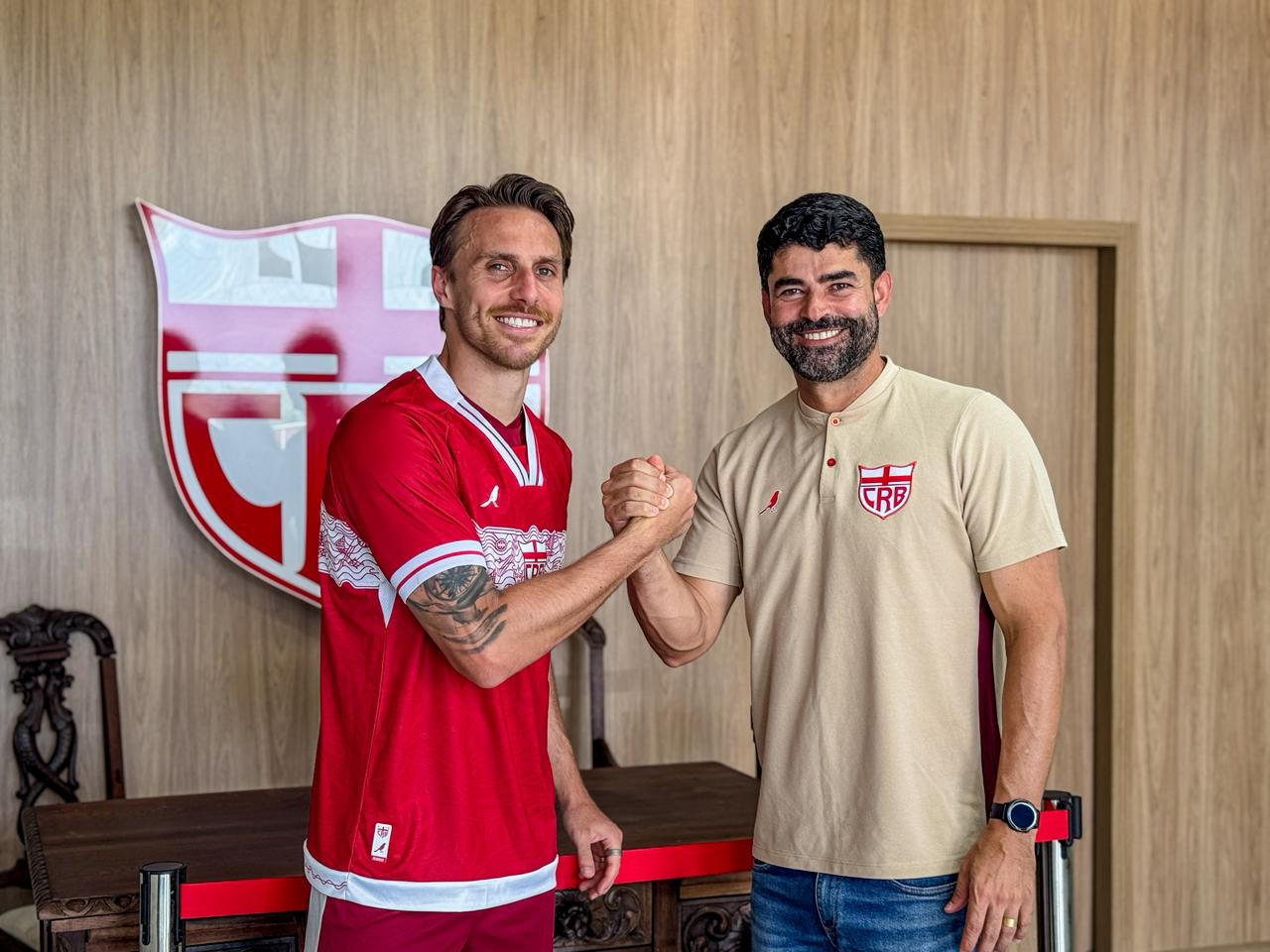 Bressan é apresentado no CT Ninho do Galo e fica à disposição para a semifinal do Alagoano